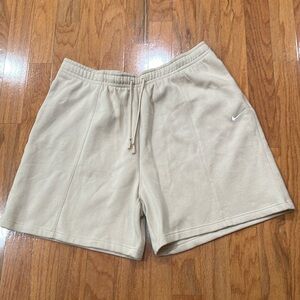 Nike NWT Women’s XXL Shorts Loose Fit High Rise Pickets Tan Khaki Color Warm